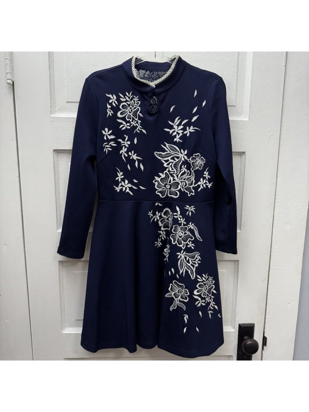 Women’s Navy Embroidered Floral Fit & Flare Dress Lace Back Size M Long Sleeve - Picture 1 of 9